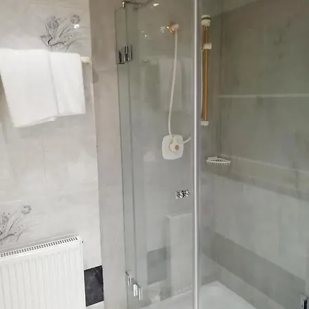 Thresi Leo Apartment