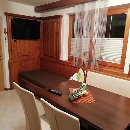 Apartment Thresi Leo Hart im Zillertal